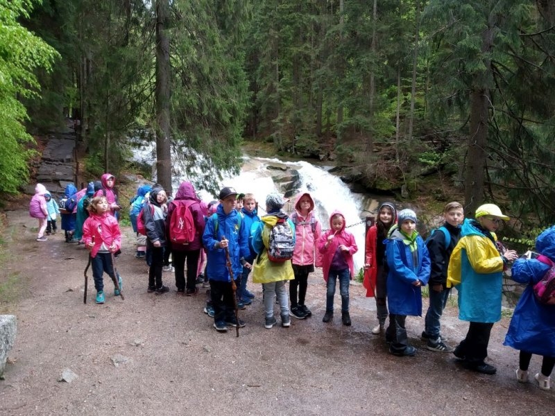Výlet ZŠ a MŠ (předškoláci) 20. 5. 2019 –  Sklárna Harrachov, Mumlavské vodopády - Image 11