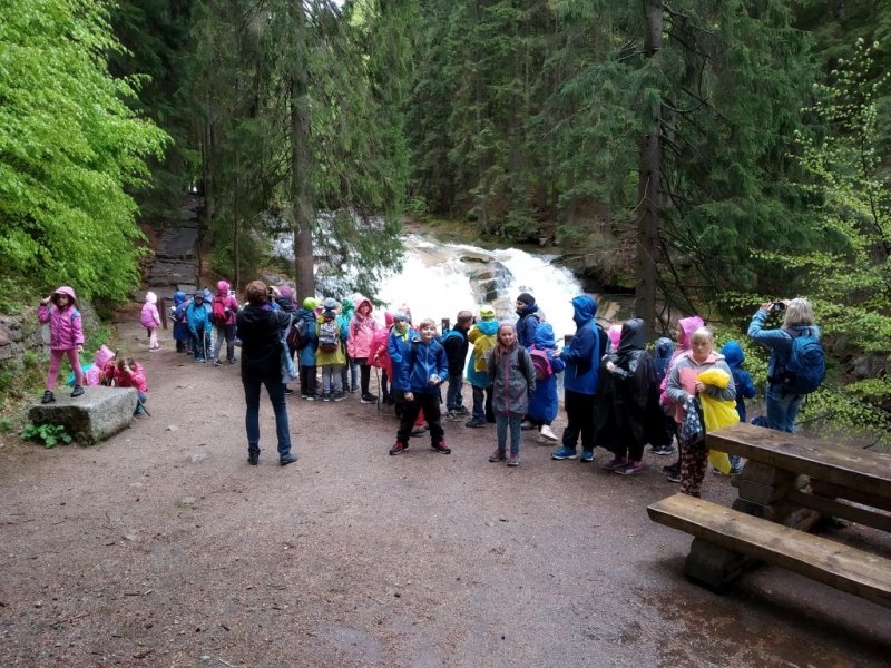 Výlet ZŠ a MŠ (předškoláci) 20. 5. 2019 –  Sklárna Harrachov, Mumlavské vodopády - Image 12