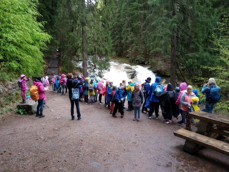 Výlet ZŠ a MŠ (předškoláci) 20. 5. 2019 –  Sklárna Harrachov, Mumlavské vodopády - Image 13