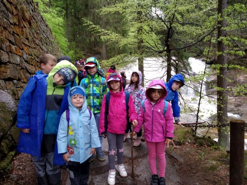 Výlet ZŠ a MŠ (předškoláci) 20. 5. 2019 –  Sklárna Harrachov, Mumlavské vodopády - Image 14