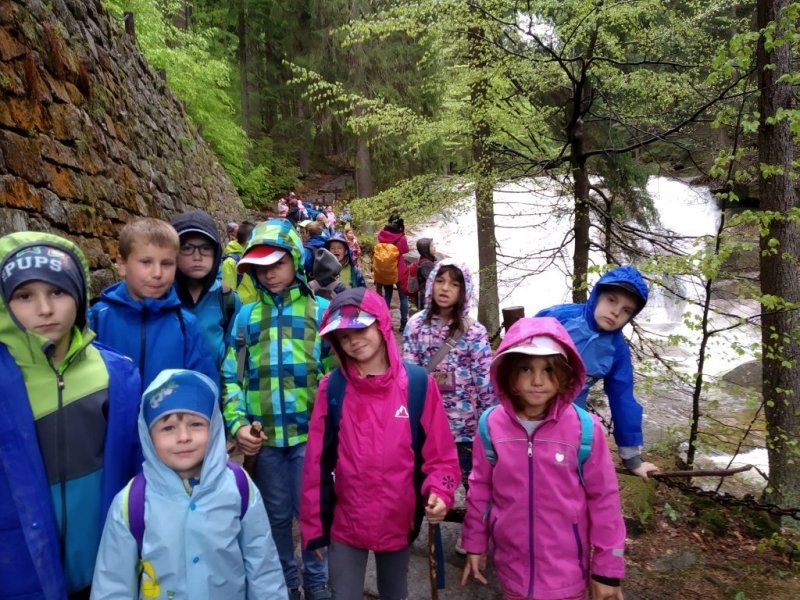 Výlet ZŠ a MŠ (předškoláci) 20. 5. 2019 –  Sklárna Harrachov, Mumlavské vodopády - Image 15