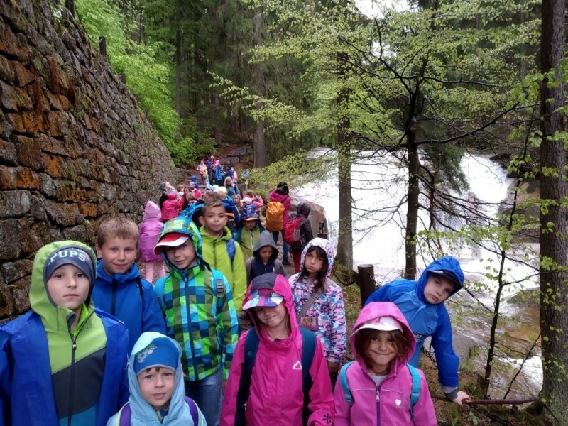 Výlet ZŠ a MŠ (předškoláci) 20. 5. 2019 –  Sklárna Harrachov, Mumlavské vodopády - Image 16